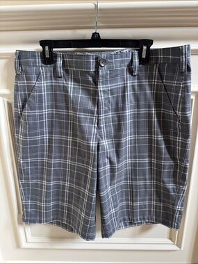 Like New Men's Under Armour Gray Plaid Golf Shorts - Classic Performance